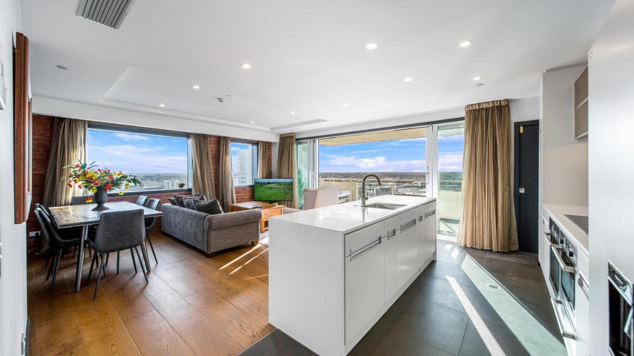 Central City View With Free Valet Parking Christchurch Buitenkant foto